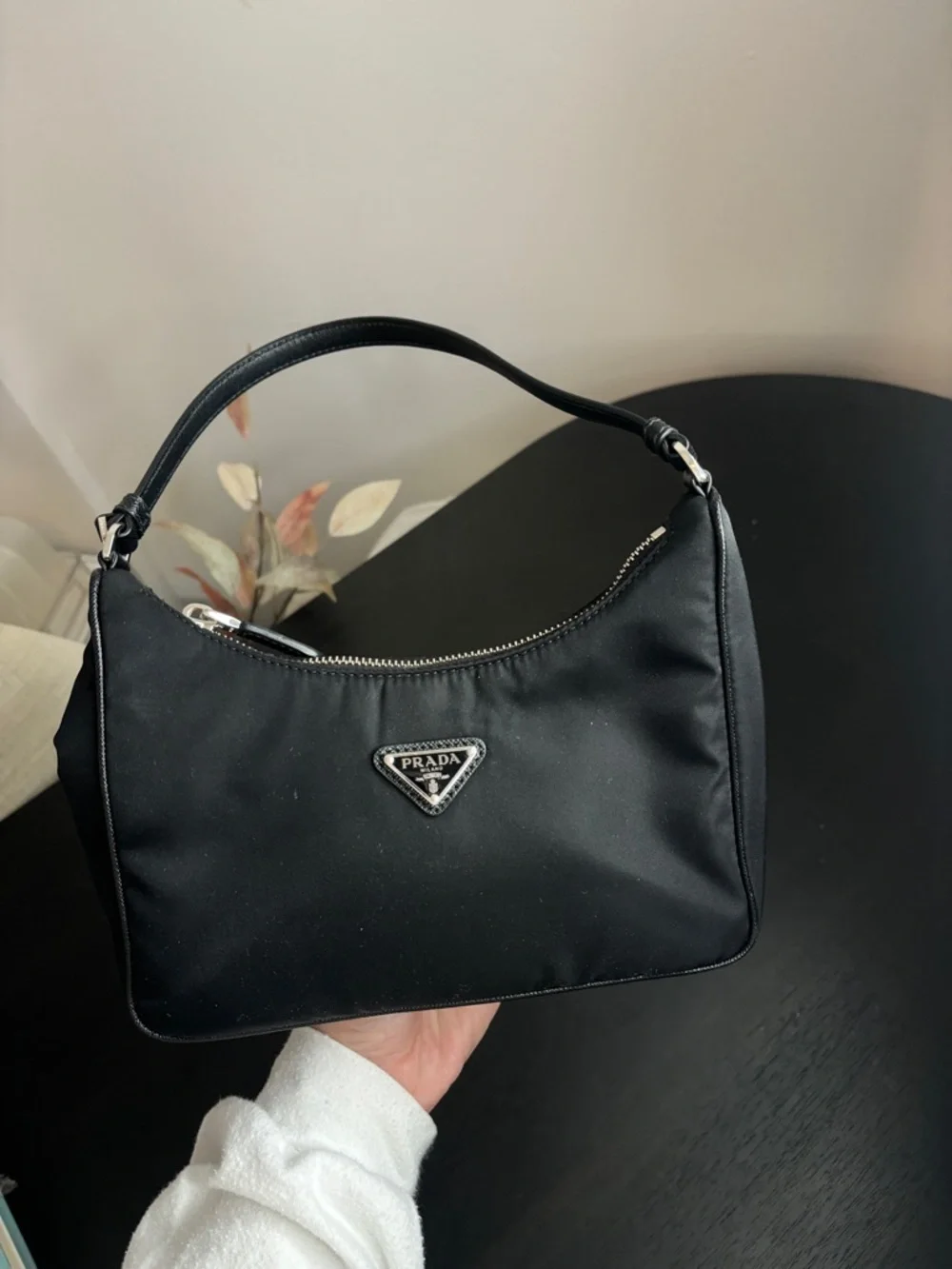 Prada Re-Edition 2000 Zip Shoulder Bag - Picture 2 of 4